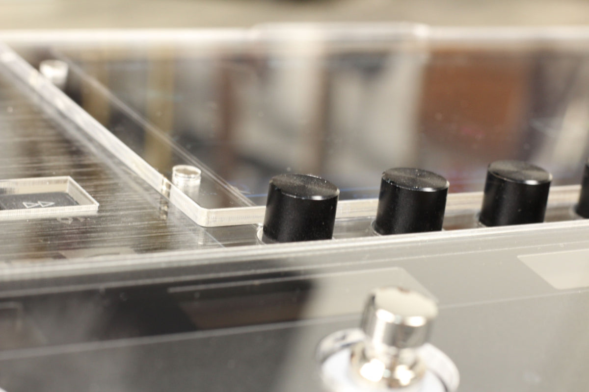 Macro view of the clear acrylic edge on the Line 6 Helix Stadium XL next to the encoder knobs